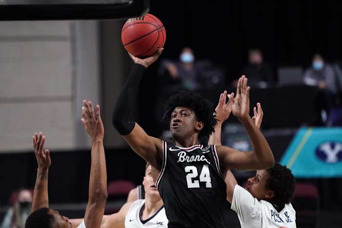 Santa Clara Broncos guard Jalen Williams (24) shoots the ball against the Pepperdine Waves in the first half at Orleans Arena.
